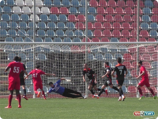 איתם שמאי כובש מקרוב (שקד מורג)